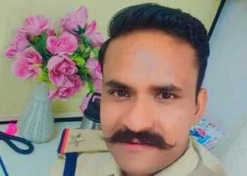 കൺമുന്നിലിട്ട് സ്വന്തം പിതാവിനെ വകവരുത്തിയ മൂത്ത സഹോദരനായി വലവിരിച്ച് കാത്തിരുന്നത് 8 വർഷം, വാടക കൊലയാളിയേയും 17 കാരിയേയും വിലയ്ക്കെടുത്ത് ഇരയ്ക്കായി കാത്തിരുന്നു, ഒടുവിൽ വെടിവെച്ചുകൊന്ന് ഇളയ സഹോദരന്റെ പ്രതികാരം