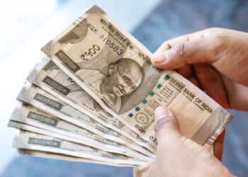 തകർന്നടിഞ്ഞ് രൂപ, പ്രവാസികൾക്ക് നേട്ടം, വിദേശ വിദ്യാർത്ഥികൾക്ക് വൻ നഷ്ടം, അവശ്യ സാധനങ്ങൾക്ക് വിലകൂടും