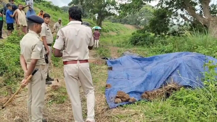 അജ്ഞാതർ ജീവനോടെ തീകൊളുത്തിയ 15 വയസ്സുകാരി മരിച്ചു; ആരും തീ കൊളുത്തിയതായി തെളിവില്ലെന്ന് പൊലീസ്