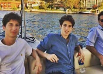 പിതാവിനെ ഒന്നു കാണാൻ പാക്കിസ്ഥാനിലേക്ക് പോകണമെന്നുണ്ട്, ഞങ്ങൾ അവിടെ കാലുകുത്തിയാൽ അറസ്റ്റിലാകും!! ഇമ്രാൻ ഖാനെ ഇനി രക്ഷിക്കാൻ ട്രംപിനു മാത്രമേ സാധിക്കു… മുൻ പാക്ക് പ്രധാനമന്ത്രിയെ മോചിപ്പിക്കാൻ ട്രംപിന്റെ സഹായം അഭ്യർത്ഥിച്ച് മക്കൾ