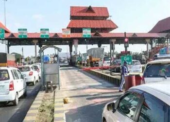 ആദ്യം ​ഗതാഗതക്കുരുക്ക് പരിഹരിക്ക്, എന്നിട്ടാകാം ‘പിരിവ്’!! പാലിയേക്കരയിൽ ടോൾ പിരിവ് നാലാഴ്ചത്തേക്കു തടഞ്ഞ് ഹൈക്കോടതി