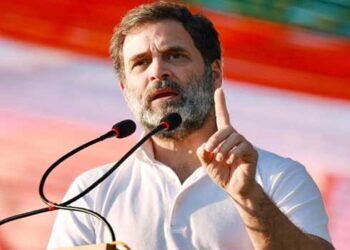 എന്തിന് വേണ്ടിയാണ് നിങ്ങൾ വീഡിയോ എവിഡൻസുകൾ നശിപ്പിക്കുന്നത്?, തെരഞ്ഞെടുപ്പ് കമ്മീഷൻ എന്തിനാണ് കേവലം ബിജെപിയുടെ ഒരു ഏജന്റിനെ പോലെ പ്രവർത്തിക്കുന്നത്?… ഉത്തരം കിട്ടേണ്ടത് അഞ്ചേ… അഞ്ച് ചോദ്യങ്ങൾക്ക്!!- രാഹുൽ ​ഗാന്ധി