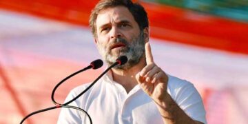 എന്തിന് വേണ്ടിയാണ് നിങ്ങൾ വീഡിയോ എവിഡൻസുകൾ നശിപ്പിക്കുന്നത്?, തെരഞ്ഞെടുപ്പ് കമ്മീഷൻ എന്തിനാണ് കേവലം ബിജെപിയുടെ ഒരു ഏജന്റിനെ പോലെ പ്രവർത്തിക്കുന്നത്?… ഉത്തരം കിട്ടേണ്ടത് അഞ്ചേ… അഞ്ച് ചോദ്യങ്ങൾക്ക്!!- രാഹുൽ ​ഗാന്ധി