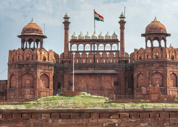 രാജ്യ തലസ്ഥാനത്ത് ഗുരുതര സുരക്ഷാ വീഴ്ച; ചെങ്കോട്ടയിൽ മോക് ഡ്രില്ലിനിടെ ഒളിച്ചുവെച്ച ബോംബ് കാണാതായി; 7 പേർക്ക് സസ്പെൻഷൻ