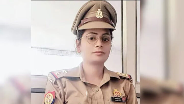 തെരുവ് നായയെ രക്ഷിക്കാൻ ബൈക്ക് വെട്ടിച്ചു, റോഡിൽ തെറിച്ചുവീണ സബ് ഇൻസ്പെക്ടറെ കാർ ഇടിച്ചിട്ടു; ദാരുണാന്ത്യം