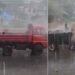 ഐസ് കട്ടയ്ക്കു പെയ്ന്റടിക്കുവാ ഇവിടെ… കനത്ത മഴയെ പോലും തൃണവത്കരിച്ച് തൃശൂരിൽ പൊരിഞ്ഞ ടാറിങ്, ഈ മഴയത്താണോടോ ടാറിങ്, നിർത്തിപ്പോടോ… നാട്ടുകാർ