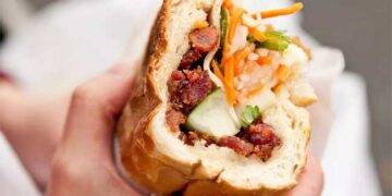 പൊതുപരിപാടിയിൽ വിതരണം ചെയ്ത ചിക്കൻ സാൻവിച്ച് കഴിച്ച 44 പേർക്ക് ഭക്ഷ്യവിഷബാധ, ബാക്കി വന്ന ഭക്ഷണം വൊളന്റിയർമാരായ വിദ്യാർഥികൾക്കും നൽകി!! ആസുപത്രിയിൽ പ്രവേശിപ്പിച്ചവരിൽ കൂടുതലും വിദ്യാർഥികൾ