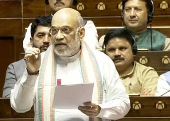 ബിൽ ചട്ടപ്രകാരം, ജെപിസിക്ക് വിടാം- അമിത് ഷാ, എന്തിനാണ് അനാവശ്യ തിടുക്കമെന്ന് എൻകെ പ്രേമചന്ദ്രൻ എംപി, തൃണമൂൽ അം​ഗങ്ങൾ ബിൽ കീറിയെറിഞ്ഞു, അമിത് ഷായ്ക്ക് നേരെ ബില്ലെറിഞ്ഞ് പ്രതിപക്ഷം!! ജയിലിലായാൽ മന്ത്രി പദവി നഷ്ടമാകുന്ന ബില്ലിൽ കടുത്ത പ്രതിഷേധം