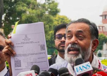 വോട്ടർ പട്ടികയിൽ മരിച്ചവർ ജീവനോടെ സുപ്രിം കോടതിയിൽ!! ‘നാടകം’ എന്ന് തെരഞ്ഞെടുപ്പ് കമ്മിഷനു വേണ്ടി ഹാജരായ അഭിഭാഷകൻ, ബിഹാർ വോട്ടർ പട്ടിക തീവ്രപരിഷ്‌കരണവുമായി ബന്ധപ്പെട്ട വാദത്തിനിടെ സുപ്രീം കോടതിയിൽ നടന്നത് നാടകീയ രം​ഗങ്ങൾ