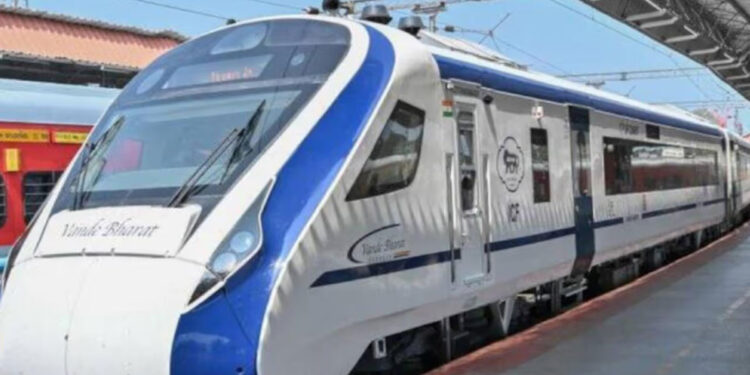 കാസർകോട് നിന്ന് തിരുവനന്തപുരത്തേക്ക് വരികയായിരുന്ന വന്ദേഭാരത് ട്രെയിനിനു നേരെ കല്ലേറ്; സി 7 കോച്ചിലെ ചില്ല് തകർന്നു