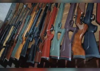 20 എയർ ഗണ്ണുകൾ, മൂന്ന് റൈഫിളുകൾ, 200ലധികം വെടിയുണ്ടകൾ, 40 പെലറ്റ് ബോക്സുകൾ!! മലപ്പുറത്ത് വൻ ആയുധ വേട്ട, ഒരാൾ അറസ്റ്റിൽ, ആയുധങ്ങൾ മൃ​ഗവേട്ടയ്ക്കായി?