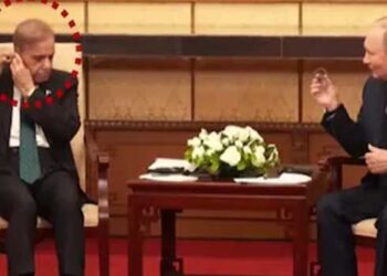 “എങ്ങനെ വച്ചിട്ടും ഈ കുന്തം ചെവിയിലിരുക്കുന്നില്ലല്ലോ റബ്ബേ”… പാക്ക് പ്രധാനമന്ത്രി, “നീ അതു ശരിക്ക് വച്ചിട്ട് പോയാൽ മതി”- പുടിൻ… പുടിനു മുന്നിൽ ഷഹബാസിനെ ഇയർഫോൺ വീണ്ടും ചതിച്ചു – വീഡിയോ