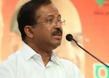 കരുവന്നൂരിൽ 300 കോടി തട്ടിപ്പ് നടത്തിയിട്ടും പ്രസിഡന്റിനെ വിളിച്ച് വരുത്തിയില്ല, ആറു കോടി ബാധ്യത വന്നയാളെ വിളിപ്പിച്ചത് ആരുടെ താല്പര്യ പ്രകാരം? അനിലിനെ ആത്മഹത്യയിലേക്ക് നയിച്ചത് പോലീസും സിപിഎമ്മും!! ബിജെപിയാണെന്ന് ആത്മഹത്യാ കുറിപ്പിൽ എവിടെയും പറഞ്ഞിട്ടില്ല- വി. മുരളീധരൻ