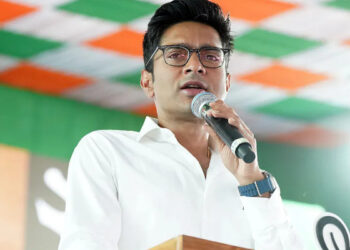 എംപിമാരെ കൂറുമാറ്റാൻ ബിജെപി  20 കോടിവരെ ചിലവഴിച്ചു!!! എംപിമാരെ വിലയ്ക്കുവാങ്ങാം,  പക്ഷെ  ജനങ്ങളെ വിലയ്ക്കുവാങ്ങാൻ സാധിക്കില്ലെന്ന് ടിഎംസി നേതാവ്, വ്യാജ ആരോപണം ഉന്നയിക്കാൻ  പ്രതിപക്ഷം മത്സരിക്കുകയാണെന്ന്  ബിജെപി