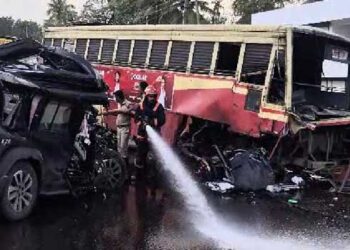 കെഎസ്ആർടിസിയും എസ്‌യുവിയും നേർക്കുനേർ കൂട്ടിയിടിച്ച് മൂന്ന് മരണം, രണ്ടുപേർക്ക് ​ഗുരുതര പരുക്ക്!! ഇടിയുടെ ആഘാതത്തിൽ ബസിലുണ്ടായിരുന്നവർ റോഡിലേക്ക് തെറിച്ചുവീണതായി നാട്ടുകാർ, ബസിലുണ്ടായിരുന്ന 16 പേർക്കും പരുക്ക്