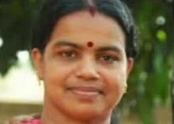 മകളെ ട്രെയിനിൽ കയറ്റിവിട്ട് ഇറങ്ങുന്നതിനിടെ ട്രെയിൻ നീങ്ങിത്തുടങ്ങി, ചാടിയിറങ്ങിയ വീട്ടമ്മയ്ക്ക് ട്രെയിനിനടിയിൽപ്പെട്ട് ദാരുണാന്ത്യം