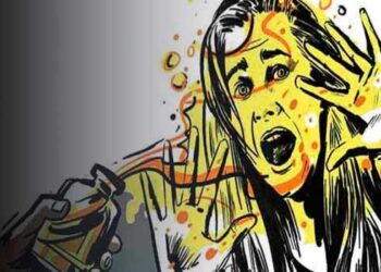 അച്ഛന്റെ കൊടുംക്രൂരത!! മദ്യലഹരിയിൽ17 മകൾക്കും 10 വയസുകാരി ബന്ധുവിനും നേരെ പിതാവിന്റെ ആസിഡ് ആക്രമണം, മുങ്ങിയ പ്രതിക്കായി തെരച്ചിൽ ഊർജിതം