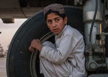 അഫ്​ഗാനിൽ നിന്ന് ഇന്ത്യയിലേക്ക് വിമാനത്തിനടിയിലെ വീൽ അറയിൽ ഒളിച്ചിരുന്ന് 13കാരന്റെ സാഹസിക ആകാശയാത്ര!! കുട്ടി സുരക്ഷിതനെന്ന് അധികൃതർ