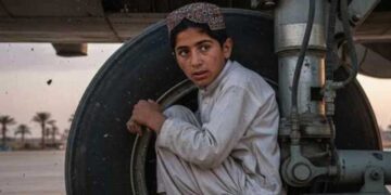 അഫ്ഗാനിൽ നിന്ന് ഇന്ത്യയിലേക്ക് വിമാനത്തിനടിയിലെ വീൽ അറയിൽ ഒളിച്ചിരുന്ന് 13കാരന്റെ സാഹസിക ആകാശയാത്ര!! കുട്ടി സുരക്ഷിതനെന്ന് അധികൃതർ