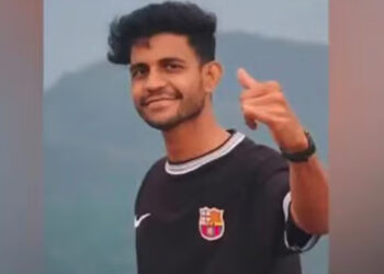 അച്ചു വരുമെന്ന് കരുതി അവന്റെ കിടക്കയും ഷീറ്റുമൊക്കെ വൃത്തിയാക്കി, അവനിഷ്ടപ്പെട്ടതൊക്കെ ഉണ്ടാക്കി വച്ചു, എന്നാൽ വന്നത് ചേതനയറ്റ ശരീരം, മരിക്കുന്നതിന് മിനിറ്റുകൾക്ക് മുമ്പ് ആനന്ദ് വിളിച്ചിരുന്നതായി അമ്മ, പൊലീസ് ട്രെയിനിയുടെ മരണത്തിന് പിന്നിൽ ഉദ്യോ​ഗസ്ഥരുടെ വംശീയാധിക്ഷേപം ???