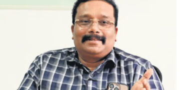 പിണറായി സർക്കാരിന് വീണ്ടും തിരിച്ചടി, അശോക് ഐഎഎസിൻ്റെ സ്ഥലം മാറ്റം സ്റ്റേ ചെയ്ത് അഡ്മിനിസ്ട്രേറ്റീവ് ട്രിബ്യൂണൽ