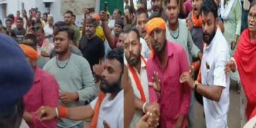 ഛത്തീസ്ഗഡിൽ മതപരിവർത്തനം ആരോപിച്ച് 30 വർഷമായി പ്രവർത്തിക്കുന്ന ആരാധനാലയത്തിന് നേരെ ബജ്റംഗ്ദൾ ആക്രമണം, ഇരുമ്പുദണ്ഡ് വച്ചുള്ള ആക്രമണത്തിൽ പാസ്റ്റർക്ക് ഗുരുതര പരുക്ക്, കൈ അടിച്ചൊടിച്ചു, ആക്രമണം പോലീസ് സാന്നിധ്യത്തിൽ, കേസെടുത്തില്ല