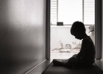 നാലരവയസുകാരനോട് പെറ്റമ്മയുടെ കൊടുംക്രൂരത, ട്രൗസറിൽ മലമൂത്ര വിസർജനം നടത്തി, കുട്ടിയെ ചട്ടുകം കൊണ്ട് പൊള്ളിച്ച് മാതാവ്, പിൻഭാ​ഗത്തും കാലിലും ​ഗുരുതര പൊള്ളൽ, ചപ്പാത്തി കല്ലിൽ ഇരുന്ന് പൊള്ളിയെന്ന് കള്ളക്കഥയും, നിർണായകമായത് കുട്ടിയുടെ മൊഴി