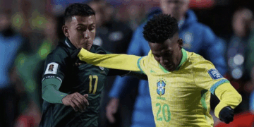 നാലായിരം മീറ്റര് ഉയരത്തില് ബ്രസീലിനെ ശ്വാസം മുട്ടിച്ച് ബൊളീവിയ ; കുപ്രസിദ്ധമായ എല് ആള്ട്ടോ സ്റ്റേഡിയത്തില് ചരിത്രത്തില് ആദ്യമായി മഞ്ഞക്കിളികളെ വീഴ്ത്തി ; അര്ജന്റീനയെ തകര്ത്ത് ഇക്വഡോര് രണ്ടാമന്മാര്