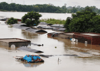 2018 ല്‍ കേരളത്തിലുണ്ടായ വെള്ളപ്പൊക്കത്തിന് സമാനമായ സാഹചര്യം പഞ്ചാബില്‍ ; 23 ജില്ലകളിലും പ്രളയം നാശം വിതച്ചു ; നദികള്‍ കരകവിഞ്ഞൊഴുകി, ഡാമുകളും തുറന്നു, ഇതുവരെ റിപ്പോര്‍ട്ട് ചെയ്തത് 30 മരണം