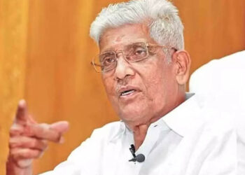 യഥാര്ത്ഥ ഭക്തര്ക്ക് വേണ്ടി സംസാരിക്കണം… അല്ലാതെ തിരഞ്ഞെടുപ്പ് ആകുമ്പോള് കപട ഭക്തി കാണിച്ചു വരുന്നവരെ സപ്പോര്ട്ട് ചെയ്യുകയല്ല വേണ്ടത്… അയ്യപ്പന് വേണ്ടി തെരുവുകളില് ഇറങ്ങിയ സ്ത്രീകള്ക്കു ഒരു വിലയും ഇല്ലായിരുന്നോ ?? കഴിഞ്ഞ 10 വർഷത്തോളം ഹിന്ദുക്കളെ ദ്രോഹിച്ചുകൊണ്ടിരിക്കുന്നവർക്ക് സിന്ദാബാദ് വിളിക്കുന്ന സംഘടനയിൽ തുടരാൻ താല്പര്യമില്ല, സുകുമാരൻ നായരുടെ നിലപാടിൽ പുകഞ്ഞ് എൻഎസ്എസ്, നിരവധി പേർ രാജിവച്ചു