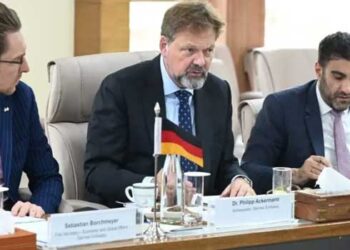 ഒന്നു പോയാൽ ഒൻപത് വഴികൾ തെളിയും….ചൈനയ്ക്കു പിന്നാലെ ഇന്ത്യക്കാർക്കായി വാതിൽ തുറന്ന് ജർമനിയും!! ഒരുരാത്രികൊണ്ട് ഞങ്ങൾ ഞങ്ങളുടെ നിയമങ്ങൾ മാറ്റില്ല, വൈദഗ്ധ്യമുള്ള ഇന്ത്യക്കാരെ ഞങ്ങൾ ജർമനിയിലേക്ക് സ്വാഗതം ചെയ്യുന്നു- ഡോ. ഫിലിപ്പ് അക്കേർമാൻ