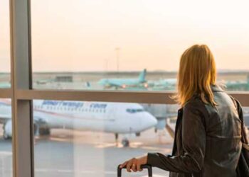 വീട്ടിൽ നിന്ന് ആരുമറിയാതെ 13 കാരി വിമാന മാർ​ഗം നേരെ വച്ചുപിടിച്ചത് ഡൽഹിക്ക്!! തുമ്പായത് കു‌ട്ടിയെ എയർപോർട്ടിലെത്തിച്ചെന്ന ഓട്ടോ ഡ്രൈവറുടെ മൊഴി, പെൺകുട്ടിയെ തിരികെയെത്തിക്കാൻ പോലീസ് ഡൽഹിയിൽ