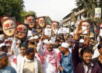 നബിദിനത്തിൽ ‘ഐ ലവ് മുഹമ്മദ്’ ബാനർ സ്ഥാപിച്ചവർക്കെതിരെ കേസെടുത്ത് പൊലീസ്, 1400 ലധികം മുസ്ലിങ്ങൾ പ്രതിപ്പട്ടികയിൽ, ഉത്തർപ്രദേശിൽ മാത്രം ആയിരത്തിലധികം പേർക്കെതിരെ കേസ്, 21 എഫ്ഐആറുകൾ രജിസ്റ്റർ ചെയ്തു