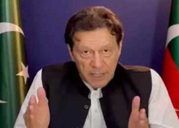 ഇനി ഇന്ത്യയെ തോൽപിക്കാൻ ഒറ്റ വഴിയേയുള്ളു പിസിബി ചെയർമാനും സൈനിക മേധാവിയും ഓപ്പണറായി ഇറങ്ങണം, പക്ഷെ ഒരു കാര്യം മറക്കരുത്… പരിഹസിച്ച് ഇമ്രാൻ ഖാൻ