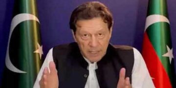 ഇനി ഇന്ത്യയെ തോൽപിക്കാൻ ഒറ്റ വഴിയേയുള്ളു പിസിബി ചെയർമാനും സൈനിക മേധാവിയും ഓപ്പണറായി ഇറങ്ങണം, പക്ഷെ ഒരു കാര്യം മറക്കരുത്… പരിഹസിച്ച് ഇമ്രാൻ ഖാൻ