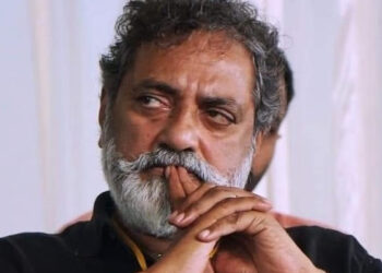 താരാരാധനയുടെ ബലിമൃഗങ്ങൾ… താരം എന്നത് എല്ലാവരെയും പോലെ തിന്നുകയും കുടിക്കുകയും ചെയ്യുന്ന ഒരു മനുഷ്യനാണെന്ന് ജനങ്ങൾ എപ്പോൾ മനസിലാക്കും?? അധികാരത്തിനു വേണ്ടിയുള്ള ആൾക്കൂട്ട പ്രദർശനത്തിൽ ഇരകളാകുന്നത് ബോധമില്ലാത്ത മനുഷ്യർ- ജോയ് മാത്യു