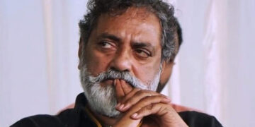 താരാരാധനയുടെ ബലിമൃഗങ്ങൾ… താരം എന്നത് എല്ലാവരെയും പോലെ തിന്നുകയും കുടിക്കുകയും ചെയ്യുന്ന ഒരു മനുഷ്യനാണെന്ന് ജനങ്ങൾ എപ്പോൾ മനസിലാക്കും?? അധികാരത്തിനു വേണ്ടിയുള്ള ആൾക്കൂട്ട പ്രദർശനത്തിൽ ഇരകളാകുന്നത് ബോധമില്ലാത്ത മനുഷ്യർ- ജോയ് മാത്യു