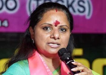 ‘ഞാൻ പാർട്ടിക്കുള്ളിലെ ഗൂഢാലോചനകളുടെ ഇര, കെസിആറിന്റെ ആരോഗ്യവും പാർട്ടി പ്രവർത്തകരേയും ശ്രദ്ധിക്കണമെന്ന് ഞാൻ രാം അണ്ണയോട് അഭ്യർഥിക്കുന്നു’!! അച്ഛൻ സസ്‌പെൻഡ് ചെയ്ത പിന്നാലെ പാർട്ടി വിട്ട് കെ കവിത