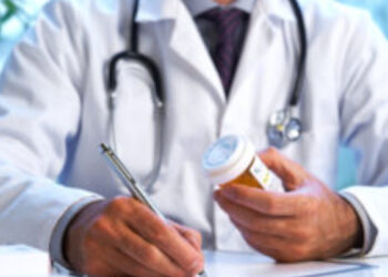 രണ്ടു വയസുള്ള കുഞ്ഞിന് പട്ടിക്ക് വിരയിളക്കാനുള്ള മരുന്ന് കൊടുത്ത് മെഡിക്കൽ ഷോപ്പ് ജീവനക്കാർ, ഡോക്ടർ എഴുതിയ മരുന്നാണ് നൽകിയെതെന്ന്  ഷോപ്പ് ഉടമ, കുഞ്ഞ് രക്ഷപ്പെട്ടത് അമ്മയുടെ സമയോചിത ഇടപെടലിലൂടെ