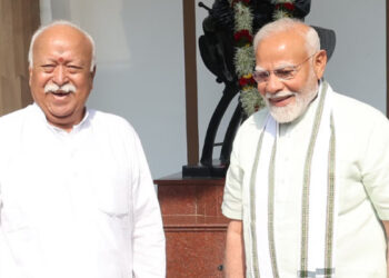 ആര്‍എസ്എസിന്റെ  ബുദ്ധിമാനും കഠിനാധ്വാനിയുമായ നേതാവ്, ജീവിതം  സമൂഹത്തിന്റെ പുരോഗതിക്ക് വേണ്ടി നീക്കിവച്ചയാൾ, വസുധൈവ കുടുംബകം എന്ന ആശയത്തിന്റെ ജീവിച്ചിരിക്കുന്ന ഉദാഹരണം, മോഹന്‍ ഭാഗവതിനെ വാനോളം പുകഴ്ത്തി നരേന്ദ്രമോഡി