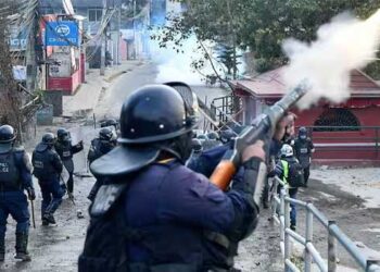 നേപ്പാളിലെ സോഷ്യൽ മീഡിയ നിരോധനം സംഘർഷത്തിലേക്ക്!! പ്രതിഷേധവുമായി തെരുവിലിറങ്ങി ലക്ഷക്കണക്കിന് യുവതീ യുവാക്കൾ, പോലീസ് വെടിവെപ്പിൽ 14 മരണം, ലാത്തിച്ചാർജിൽ നൂറിലേറെ പേർക്ക് പരുക്ക്