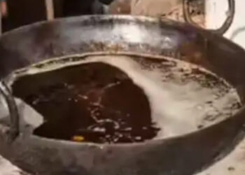 പതിവ്രതയാണെങ്കിൽ പൊള്ളലേൽക്കില്ല… യുവതിയുടെ കൈകൾ തിളച്ച എണ്ണയിൽ മുക്കിപ്പിച്ച് ഭർതൃ സഹോദരി, 30 കാരിയുടെ നില അതീവ ഗുരുതരം