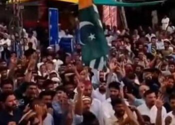 ജനങ്ങളുടെ ക്ഷമ നശിച്ചു, 70 വർഷത്തിലേറെയായി നിഷേധിക്കപ്പെട്ട അവകാശങ്ങൾക്കു വേണ്ടിയാണ് ഞങ്ങളുടെ പോരാട്ടം, നേടിയെടുക്കും അത്!! പാക്കിസ്ഥാനിൽ സാധാരണക്കാർക്ക് നേരെ വെടിവയ്പ്പ്, പ്രക്ഷോഭത്തിൽ 22 മരണം, കൂടുതൽ സൈന്യത്തെ അയച്ചു