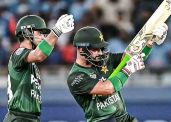 ആ ആഘോഷം പഹൽഗാം ഭീകരാക്രമണത്തിന്റെ ഓർമപ്പെടുത്തലോ? ബാറ്റ് AK-47 ആക്കി പാക് താരത്തിന്റെ ഫിഫ്റ്റിയാഘോഷം, കൈയടിച്ച് പ്രോത്സാഹിപ്പിച്ച് സായിം, പിന്നെ കണ്ടത് ഇന്ത്യൻ ബാറ്റർമാരുടെ സംഹാര താണ്ഡവം, നിലം തോടീക്കാതെ പറപ്പിച്ച് മറുപടി