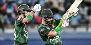 ആ ആഘോഷം പഹൽഗാം ഭീകരാക്രമണത്തിന്റെ ഓർമപ്പെടുത്തലോ? ബാറ്റ് AK-47 ആക്കി പാക് താരത്തിന്റെ ഫിഫ്റ്റിയാഘോഷം, കൈയടിച്ച് പ്രോത്സാഹിപ്പിച്ച് സായിം, പിന്നെ കണ്ടത് ഇന്ത്യൻ ബാറ്റർമാരുടെ സംഹാര താണ്ഡവം, നിലം തോടീക്കാതെ പറപ്പിച്ച് മറുപടി