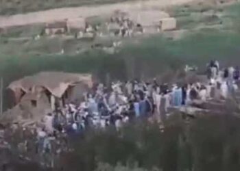 ചുറ്റും കുട്ടികളക്കമുള്ളവരുടെ മൃതദേഹങ്ങൾ ചിതറിക്കിടക്കുന്ന ദൃശ്യങ്ങൾ പുറത്ത്!! താലിബാൻ ഭീകര ഒളിത്താവളങ്ങൾ ലക്ഷ്യമിട്ട് സ്വന്തം രാജ്യത്ത് പാക്കിസ്ഥാൻ നടത്തിയ കൂട്ടക്കുരുതിയിൽ 30 മരണം, പാക് സൈന്യം വർഷിച്ചത് എട്ട് എൽഎസ്-6 ബോംബുകൾ, ഒരു ​ഗ്രാമംതന്നെ നാമാവശേഷമായി