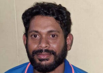 മദ്യപിച്ച് നട്ടപ്പാതിരയ്ക്ക് പൊലീസ് സ്റ്റേഷനിൽ അതിക്രമിച്ചു കയറി, കരിങ്കല്ല് കൊണ്ട് ഡിപ്പാർട്ട്മെന്റ് വാഹനത്തിന്റെ ചില്ല് അടിച്ചുപൊളിച്ചു, യുവാവിനെ കയ്യോടെ പൊക്കി പൊലീസ്