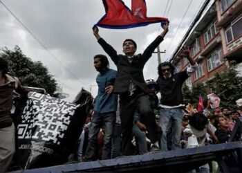 മുൻ പ്രധാനമന്ത്രിയുടെ വീട് അടിച്ചുതകർത്തു, പ്രസിഡന്റിന്റേയും പ്രധാനമന്ത്രിയുടേയും മന്ത്രിമാരുടെയും സ്വകാര്യ വസതികൾക്കു തീയിട്ടു, പ്രക്ഷോഭകാരികൾക്കൊപ്പം രാജി ആവശ്യവുമായി സൈന്യവും!! കെ.പി. ശർമ ഒലി രാജിവച്ചു