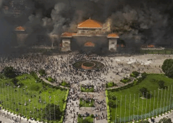 പ്രതിഷേധക്കാര്‍ ഉള്ളില്‍ തടഞ്ഞുവെച്ച് വീടിന് തീയിട്ടു ; നേപ്പാളില്‍ മുന്‍ പ്രധാനമന്ത്രിയുടെ ഭാര്യയെ ചുട്ടുകൊന്നു…!  നിലവിലെ പ്രധാനമന്ത്രിയെയും കാണ്മാനില്ല