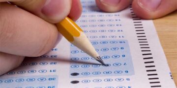 ഒരു ഹൈടെക് കോപ്പിയടി!! പിഎസ് സി പരീക്ഷയ്ക്ക് ക്യാമറയുപയോഗിച്ച് കോപ്പിയടിക്ക് ശ്രമിച്ച ഉദ്യോഗാർഥി പിടിയിൽ, പിടി വീഴുമെന്നറിഞ്ഞ് ഹാളിൽ നിന്ന് ഇറങ്ങിയോടിയ പ്രതിയെ ഓടിച്ചിട്ട് പിടികൂടി